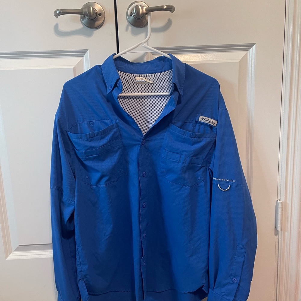 Men’s dark blue Columbia button up